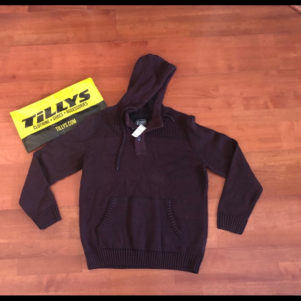 TILLY’S RETROFIT SWEATER